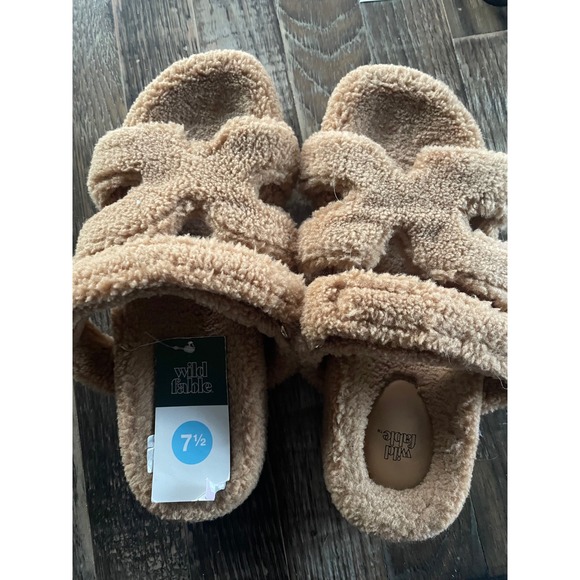 Wild Fable Fuzzy Faux Fur Cross Band Slide Sandals Women's Size 7.5 Tan - Picture 1 of 6